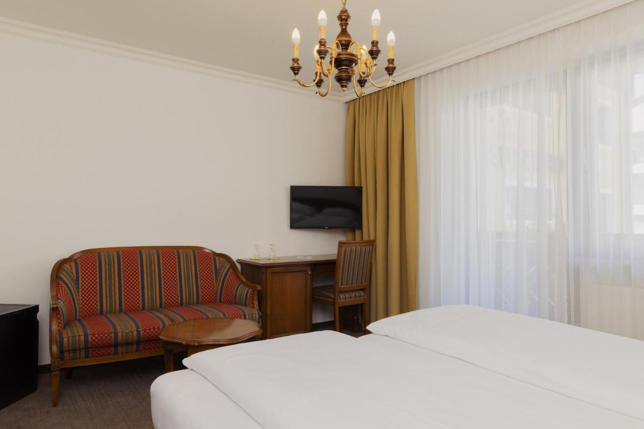 Hotel Tauernhof คาพรูน ภายนอก รูปภาพ
