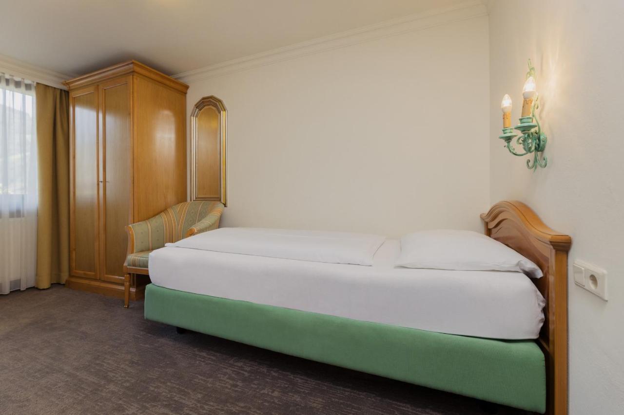 Hotel Tauernhof คาพรูน ภายนอก รูปภาพ