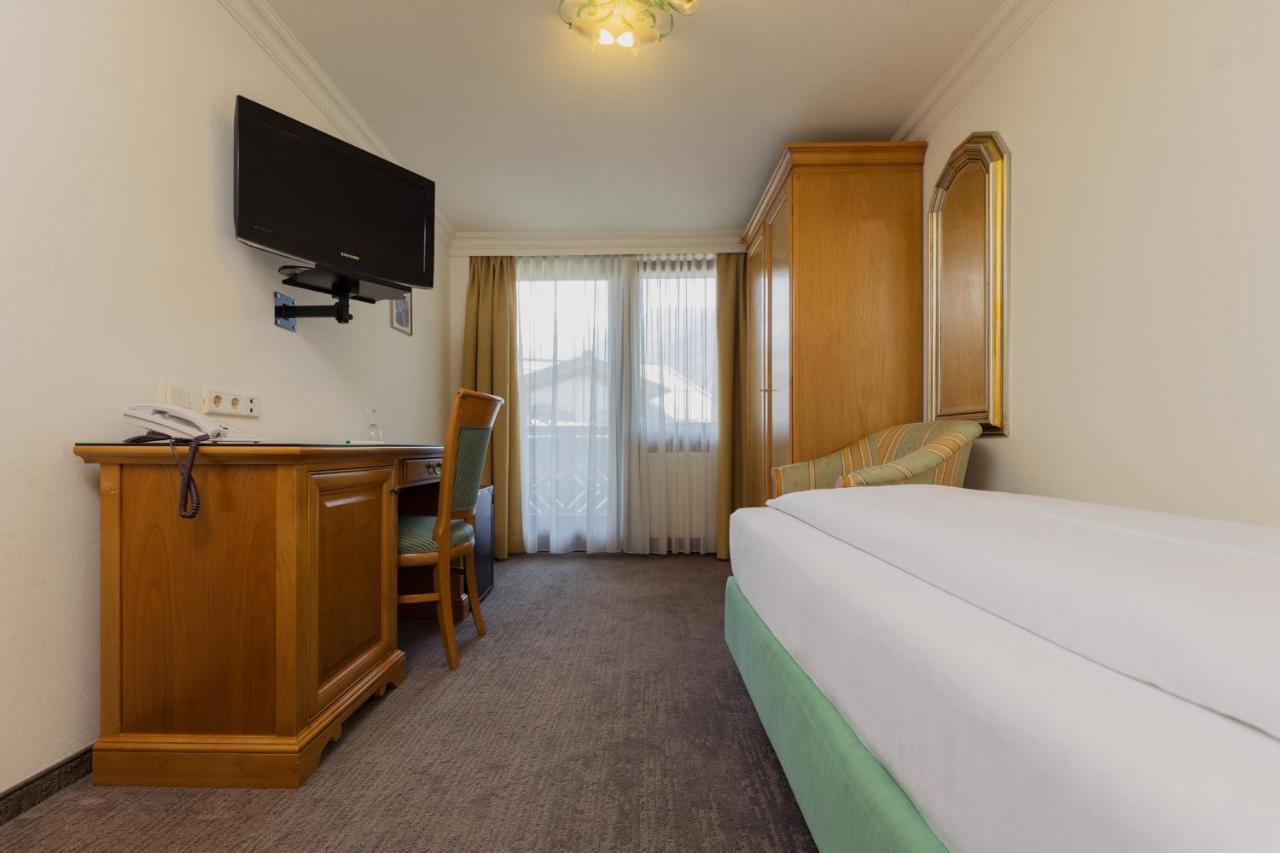 Hotel Tauernhof คาพรูน ภายนอก รูปภาพ