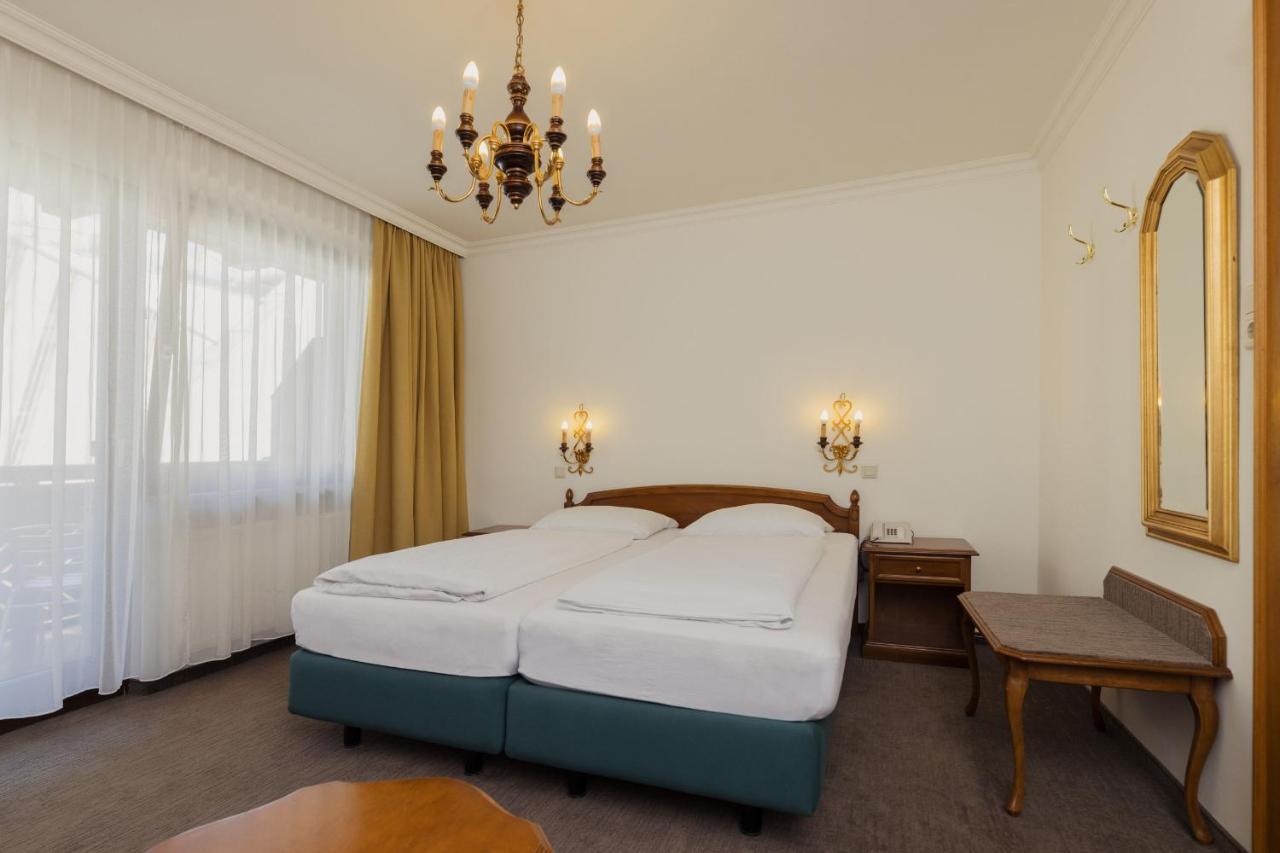 Hotel Tauernhof คาพรูน ภายนอก รูปภาพ