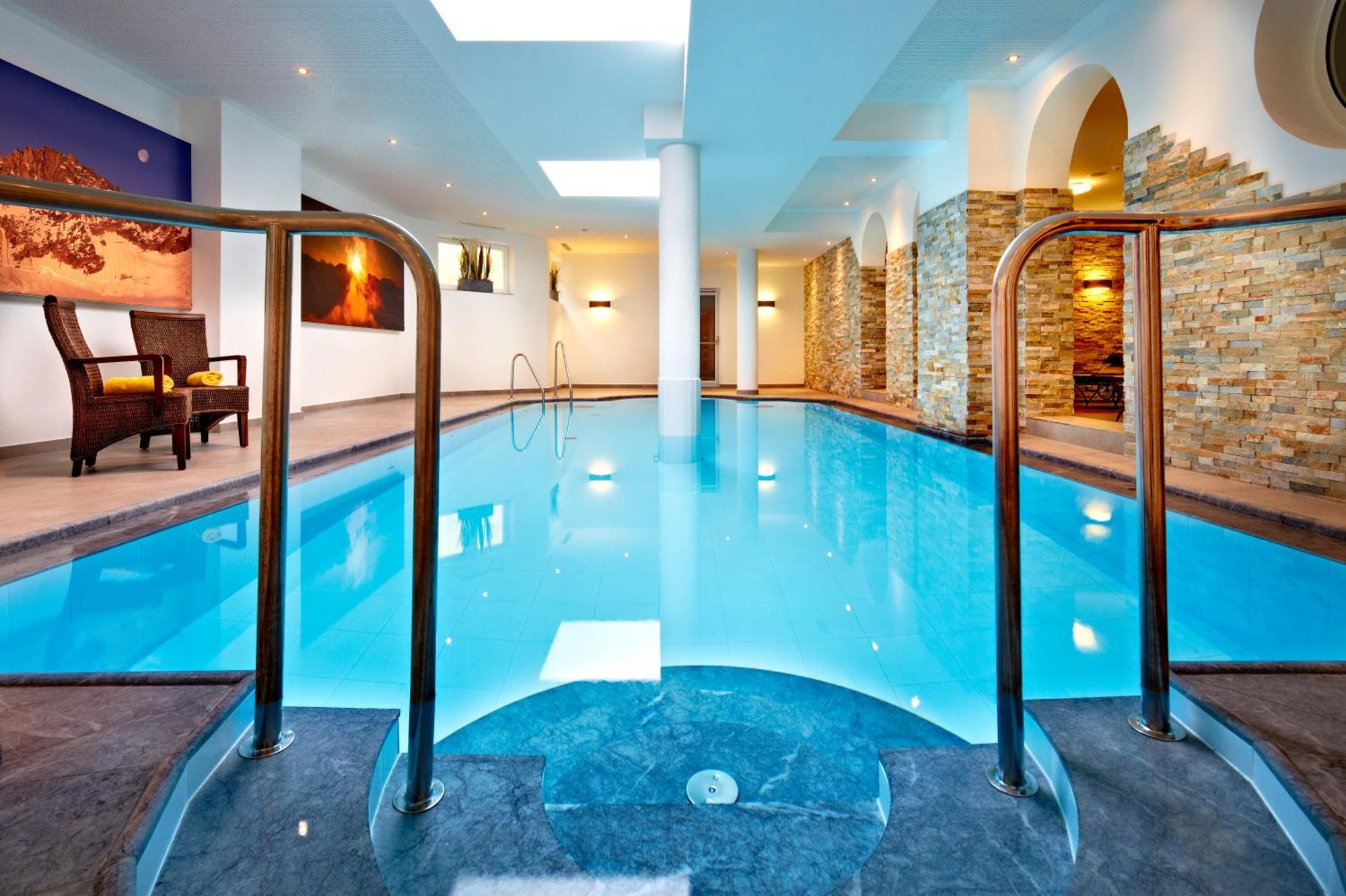 Hotel Tauernhof คาพรูน ภายนอก รูปภาพ
