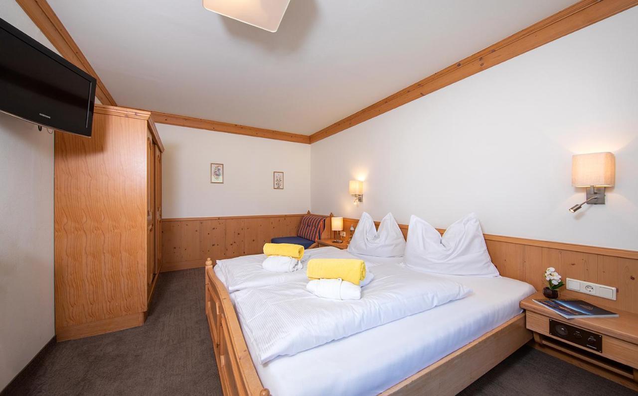 Hotel Tauernhof คาพรูน ภายนอก รูปภาพ